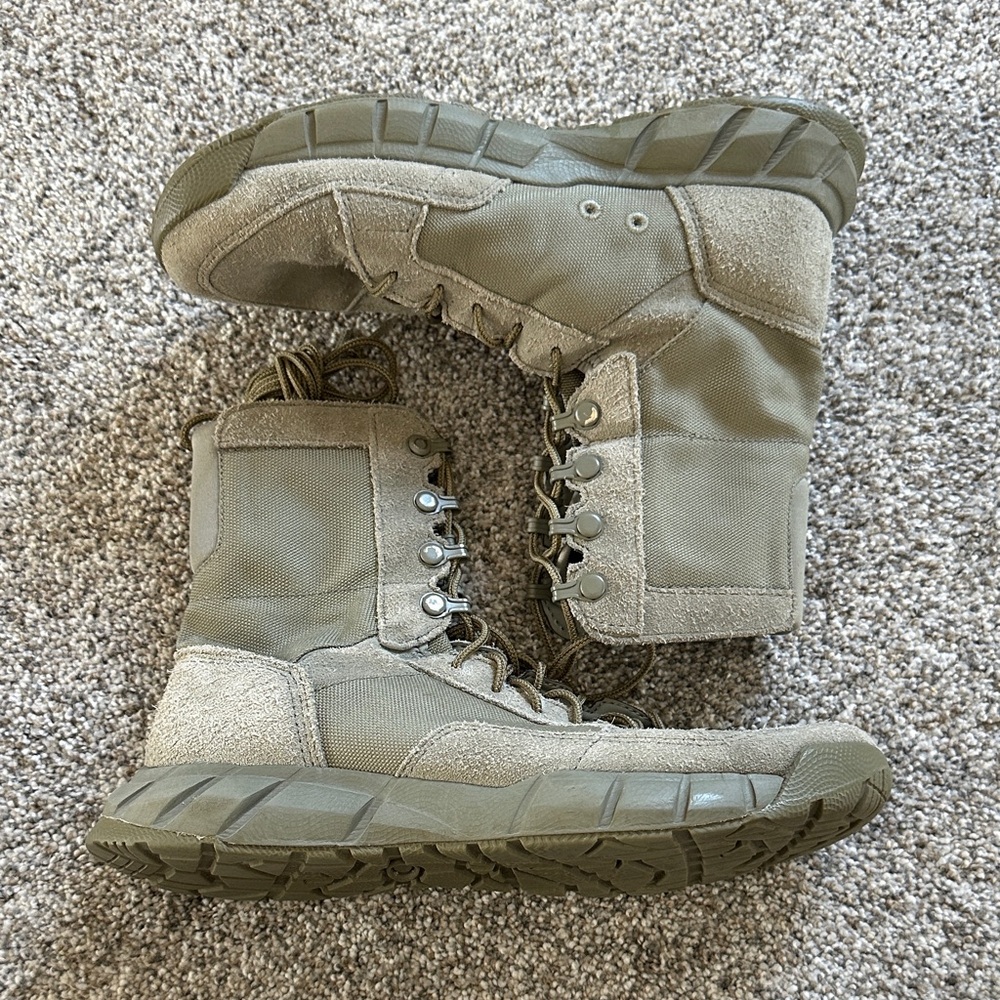 Oakley Men's Boots In Olive Green
